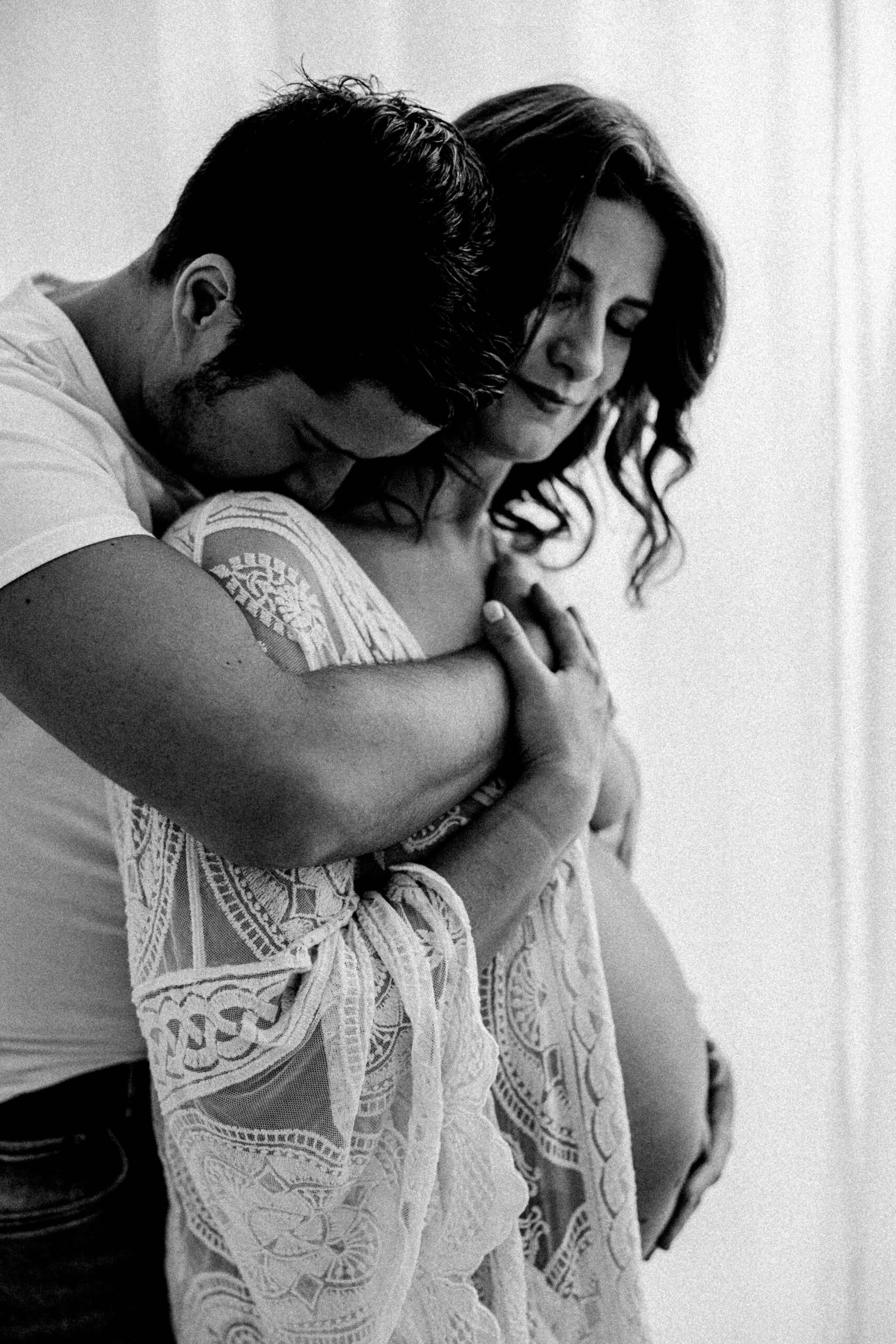  little_foot_fotografie_schwangerschaftsfotografie_muelheim_babybauchfotos_muelheim_familienfotografin_ruhrgebiet_schwanger_im_ruhrgebiet_Fotostudio_muelheim