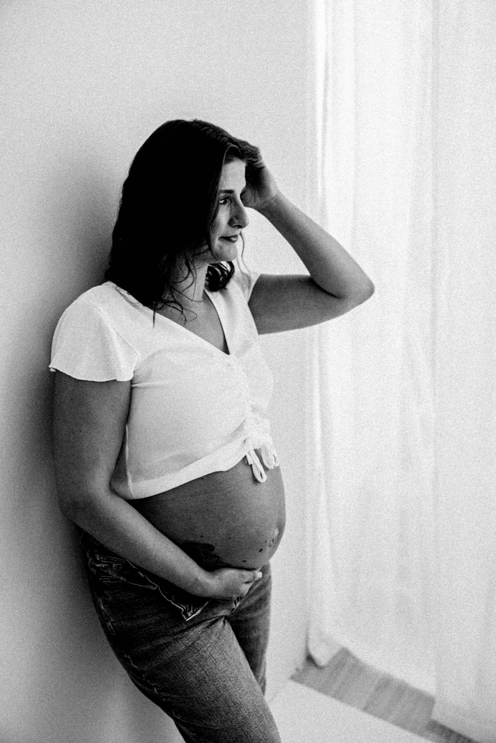 little_foot_fotografie_schwangerschaftsfotografie_muelheim_babybauchfotos_muelheim_familienfotografin_ruhrgebiet_schwanger_im_ruhrgebiet_Fotostudio_muelheim